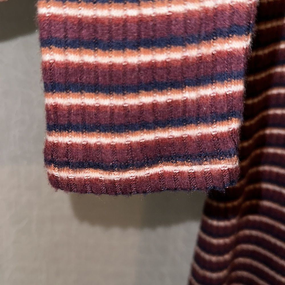 AE XS Burgundy Striped Ribbed Knit V-Neck Long Sleeve Knee Length Dress - Picture 7 of 12